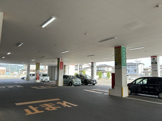 コジマ方木田店駐車場